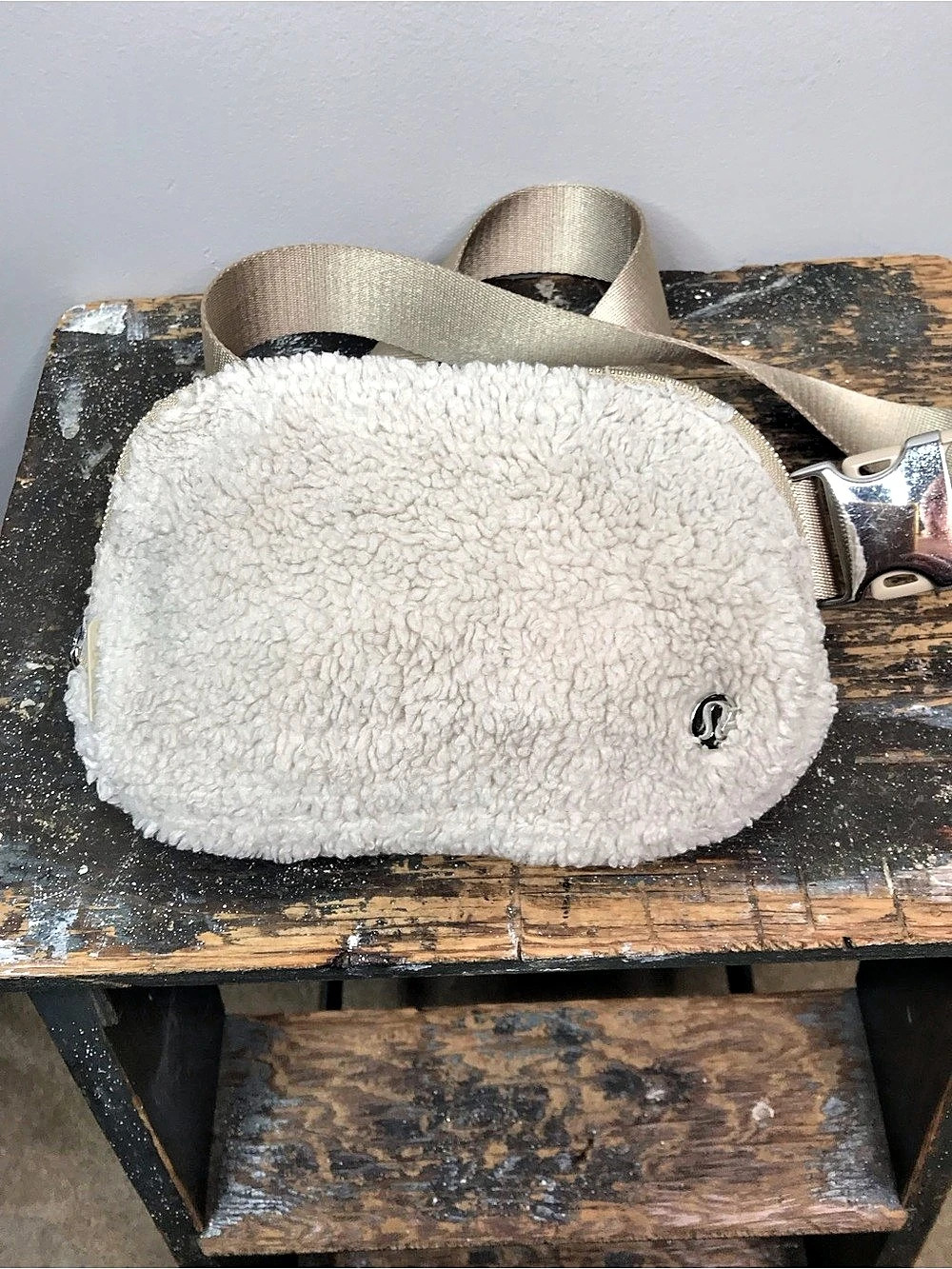 lululemon Everywhere Belt Bag 1L Fleece White & Beige